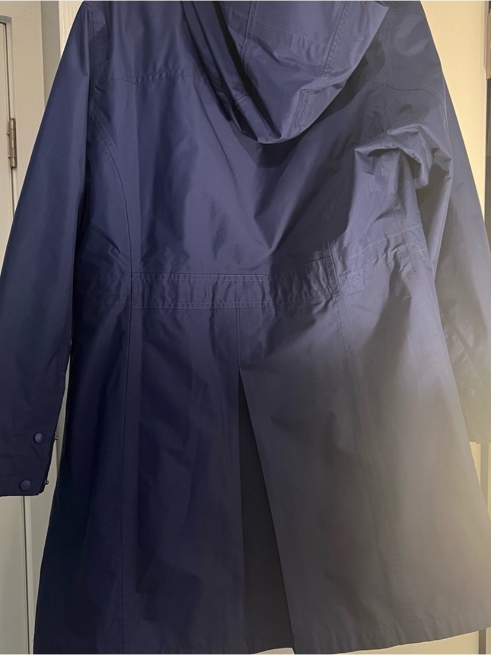 L.L. Bean Women's Navy Rain/Trench Coat with hood, women’s size L - Picture 3 of 5